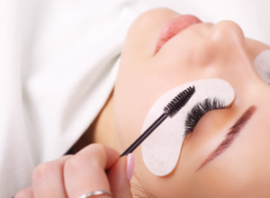 Les avantages et les dangers du maquillage